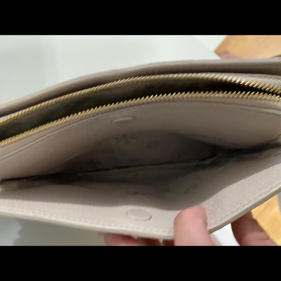 Tory Burch across Body Purse - Picture 5 of 6